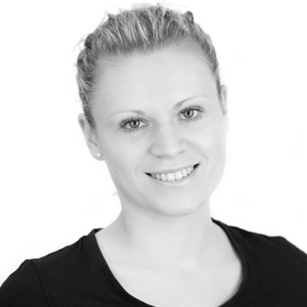 annika-web white background